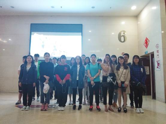 砥砺奋进，光耀中华——商学院本科生观看国家发展大型记录影片《厉害了，我的国》