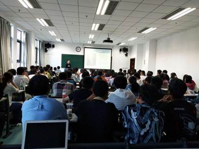 商学院工商管理专业2018级本科生入门导论课程顺利进行