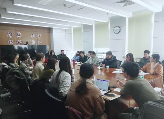 商学院2019年秋季学期专硕学生座谈会顺利召开