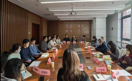 商学院召开研究生就业创业调研座谈会