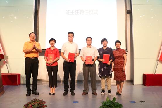 激扬青春 融融商苑——必赢242net官网2017级新生入学典礼圆满落幕