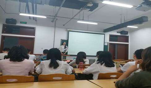 商学院召开2017级学术研究生新生入学教育大会