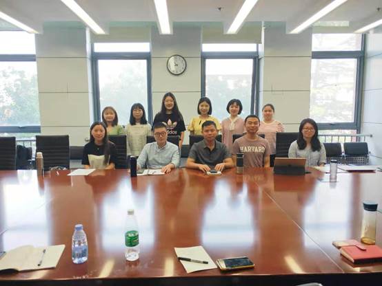 商学院法商管理专业2019级研究生师生见面会顺利举行