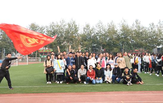 商院健儿，砥砺前行——必赢242net官网参加2018级本科新生田径运动会
