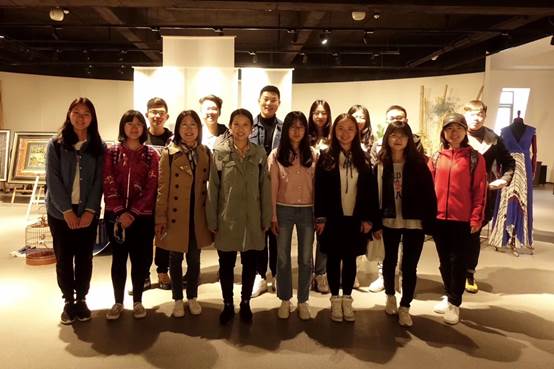 体验传承之旅 融合创新发展——商学院经济系师生赴依文城堡实地调研